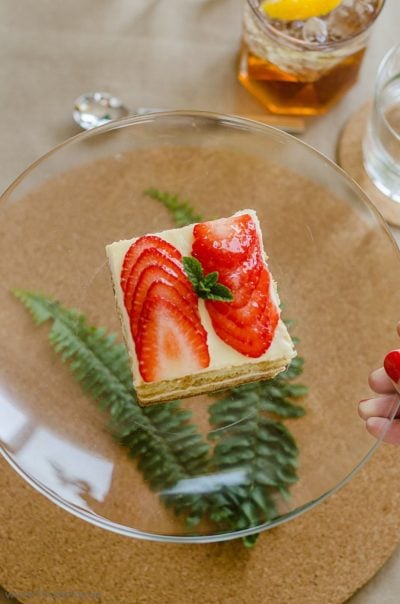 Erdbeer-Tiramisu begleitet von einem Vanilla Martini Rosso von den [Foodistas]