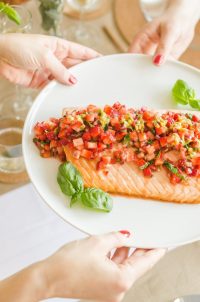 Feiner Lachs mit Erdbeersalsa von den [Foodistas]