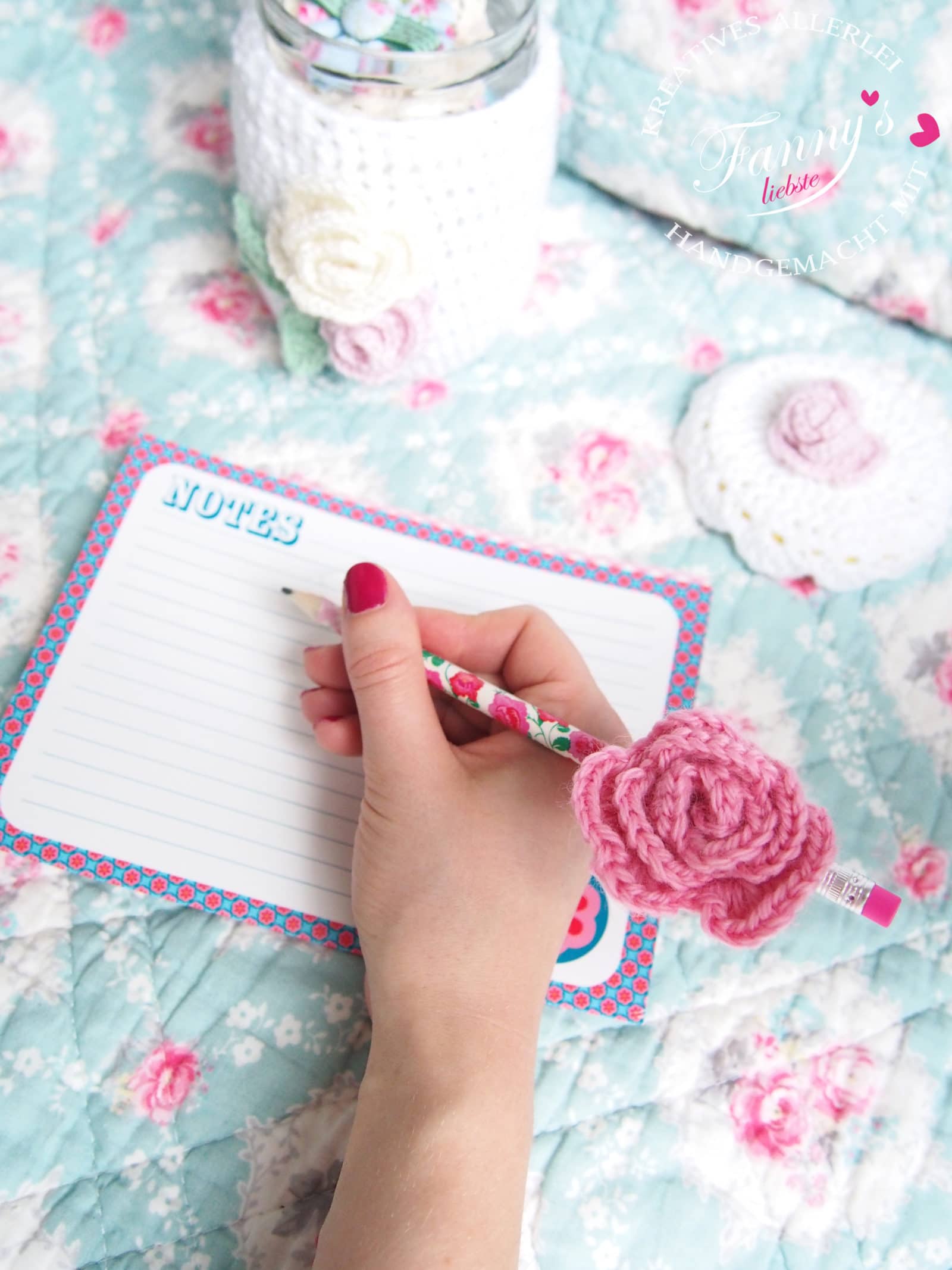 Pimp deinen Bleistift – Häkelrose