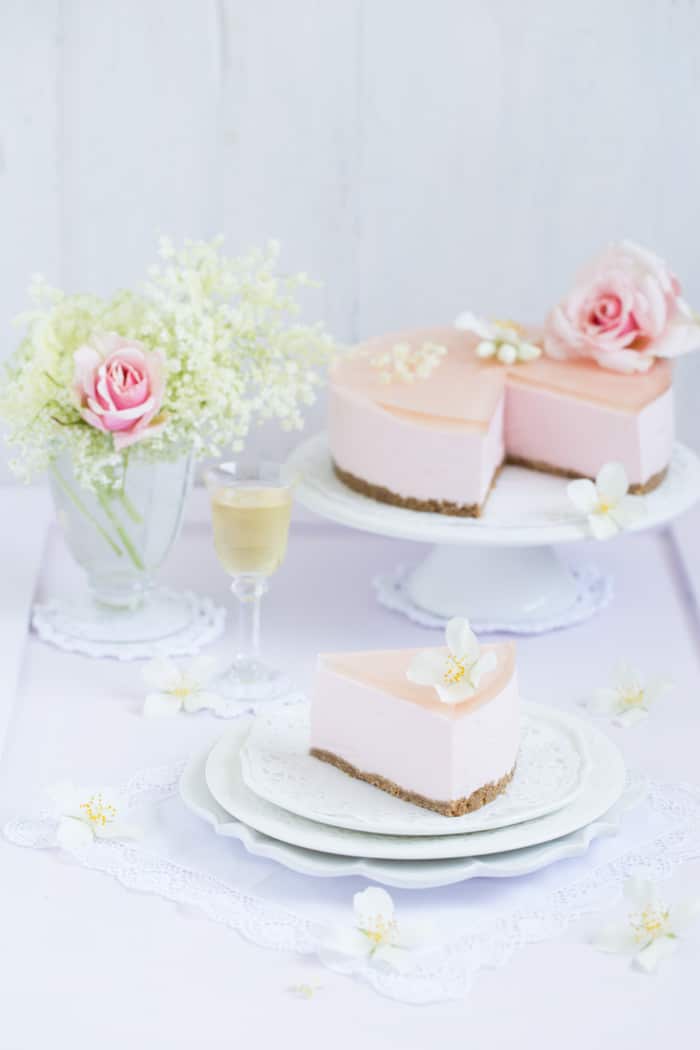 „Holunderblütensirup Törtchen mit Rosen Joghurt & Rosè Champagner!“