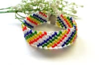 Wie macht man Breites Armband mit bunte Rocailles im Sommer