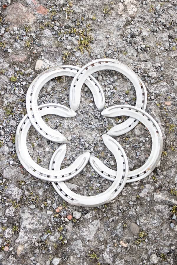 HUFEISENWERFEN – SPIEL FÜR GARTEN & HOCHZEIT