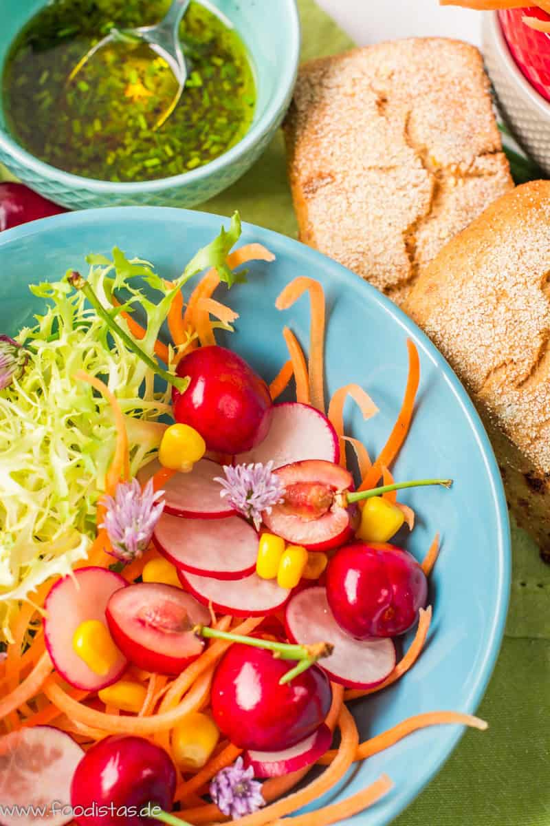 Bunter Sommersalat mit Kirschen [Foodistas ]