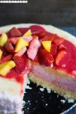 Den Sommer feiern- Mango-Erdbeer-Eistorte