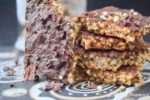 vegane Müsliriegel mit Chiasamen und gepufftem Quinoa