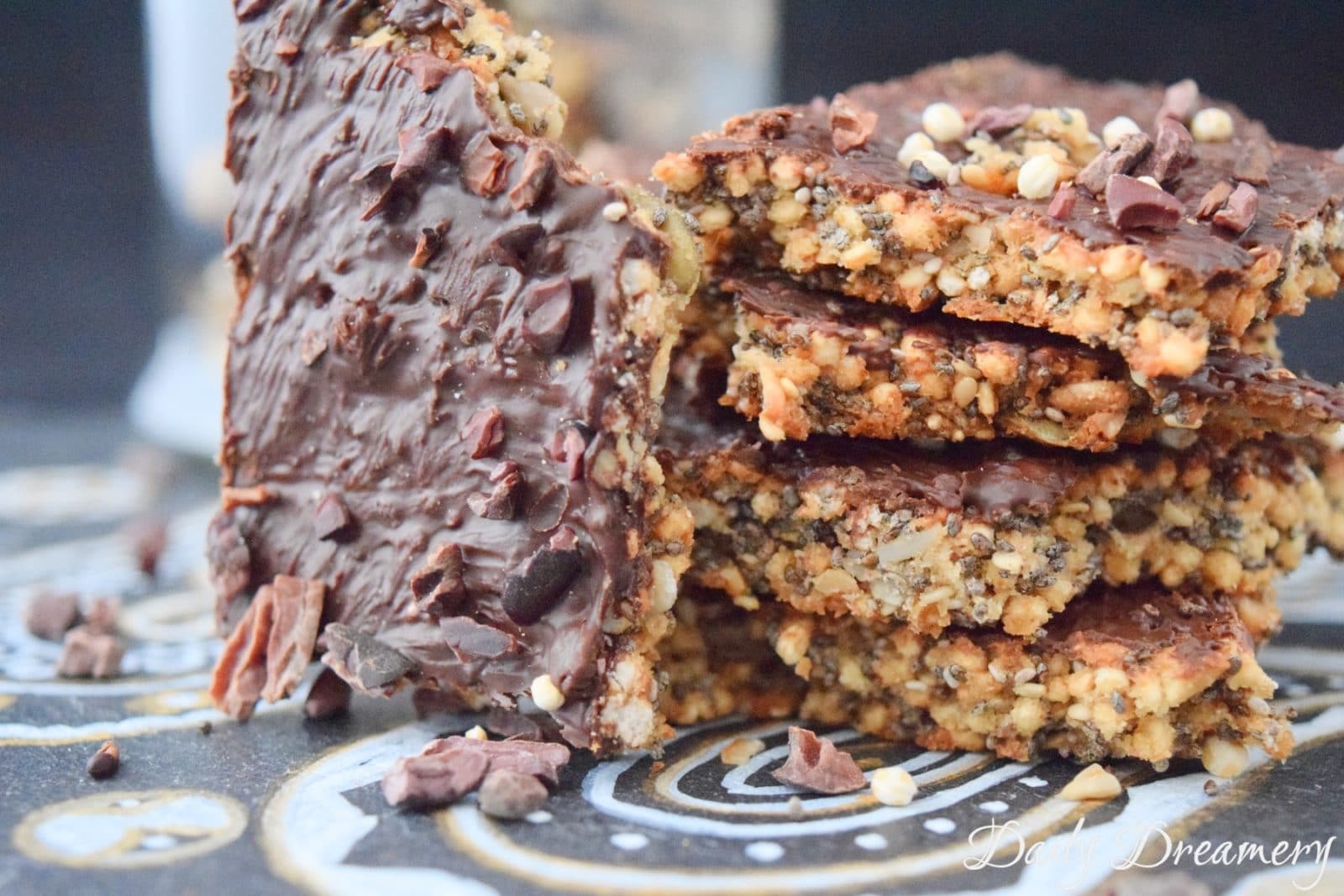 vegane Müsliriegel mit Chiasamen und gepufftem Quinoa
