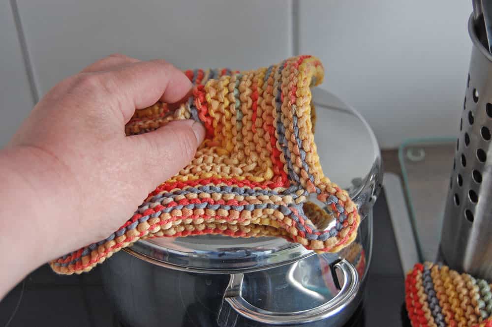 ANLEITUNG: TOPFLAPPEN STRICKEN AUS BÄNDCHENGARN