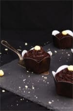 Vegane Macadamia-Muffins mit ChocQlate-Topping