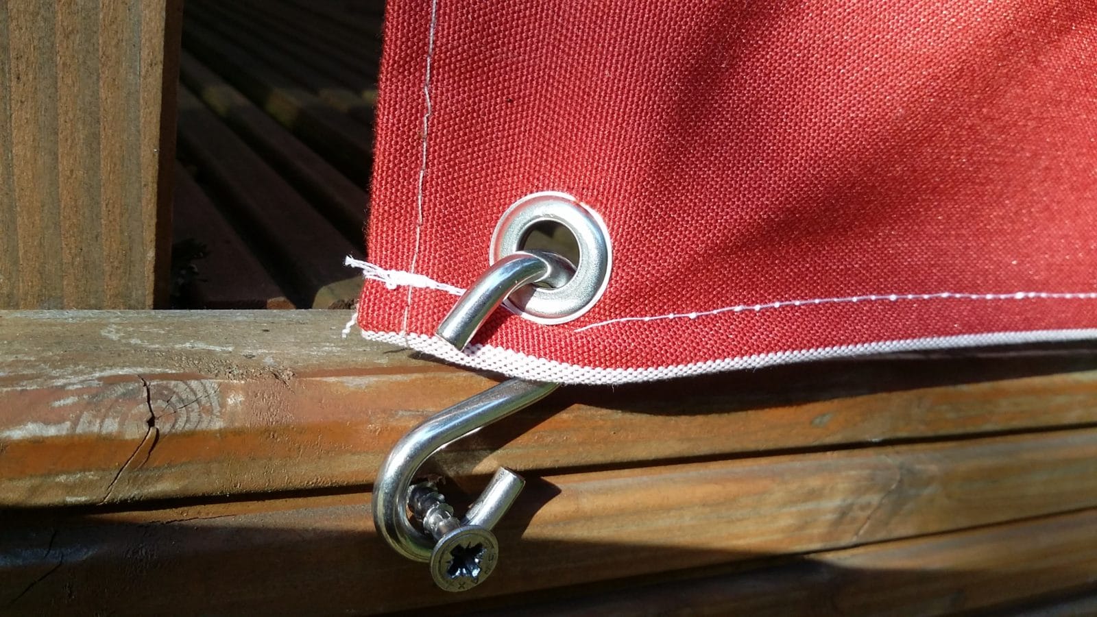 DIY Balkonsichtschutz aus Markiesenstoff