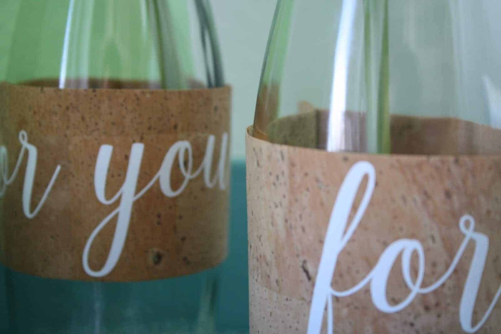 Fruchtiges DIY aus Korkstoff – Blumenvase Upcycling-Projekt