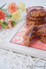 Dinkelvollkorn-Kekse mit Acai-Glasur