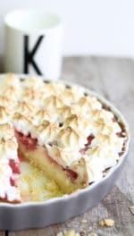 {lecker: } Erdbeertarte mit Baiser und Eierguß