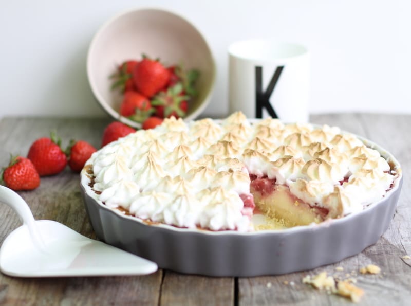 {lecker: } Erdbeertarte mit Baiser und Eierguß
