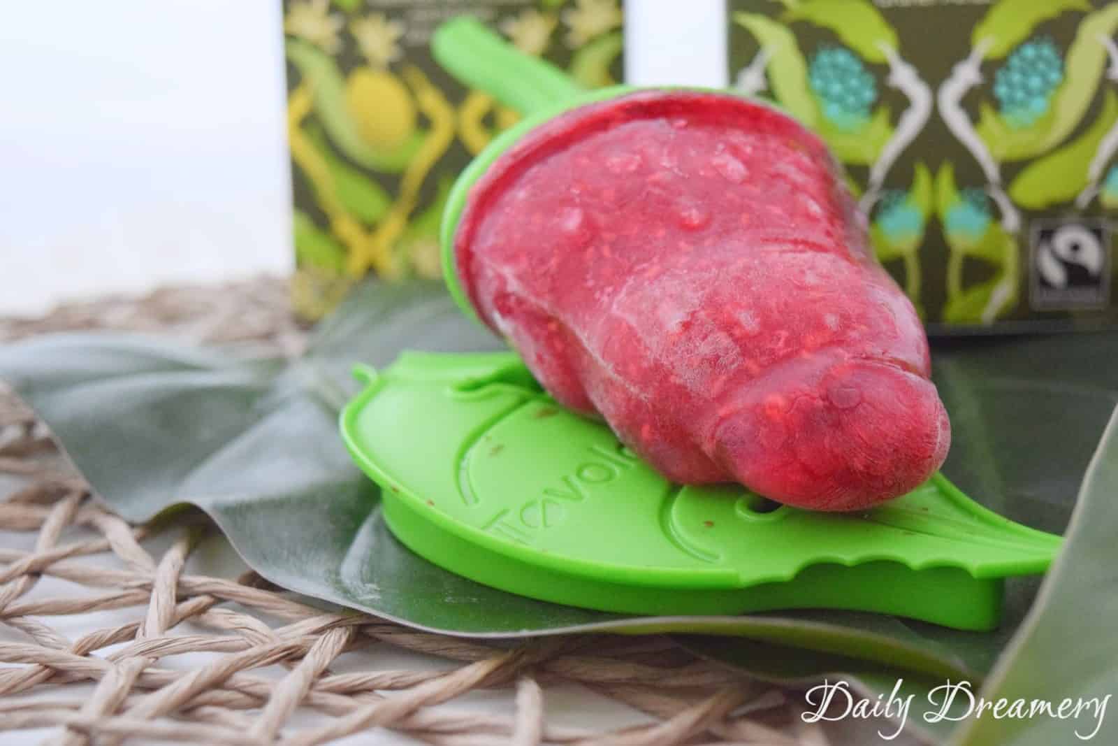 Grüntee-Eis mit Himbeeren