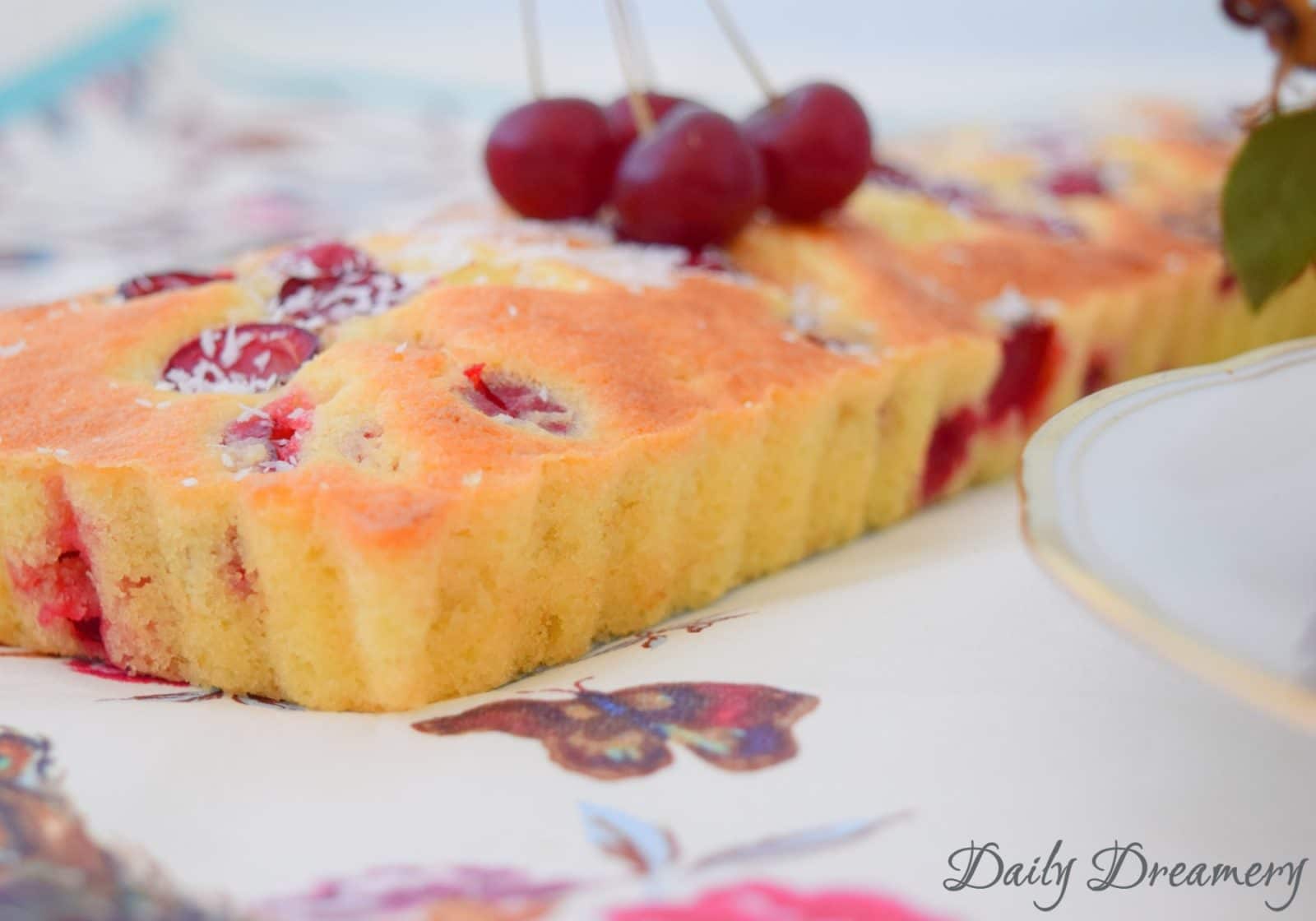 sommerlicher Kirsch-Limetten-Kokos-Kuchen