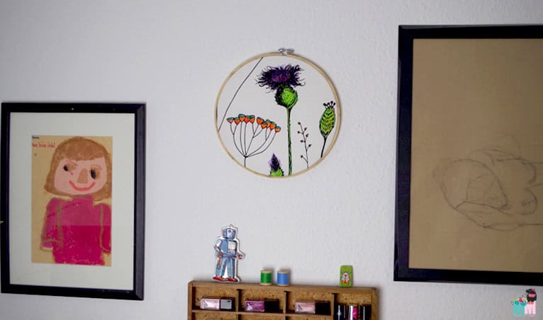 DIY – Anleitung wie man mit einem Stickrahmen, Stoff und Stofffarbe ein ganz besonderes Kunstwerk erschaffen kann.