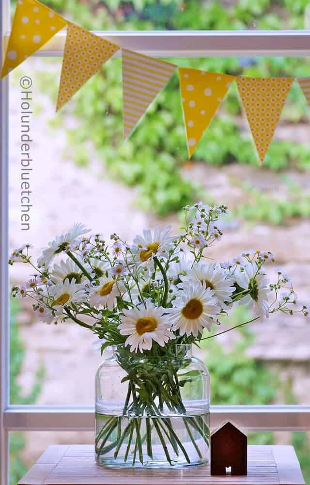 Schnelles DIY : Wimpelkette aus Geschenkpapier