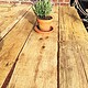 Gartentisch aus alten Baubrettern.