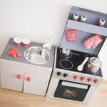 DIY-Spielküche aus Pappe – Teil 2: Die Spüle