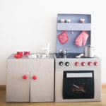 DIY-Spielküche aus Pappe – Teil 2: Die Spüle