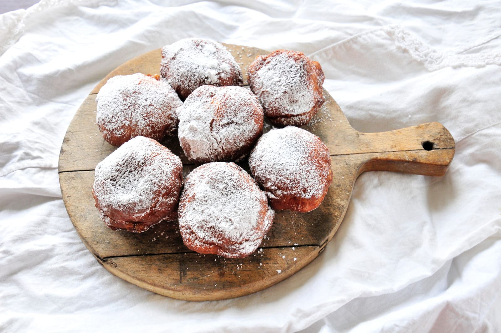 "Gogosi" süße, leckere rumänische Krapfen in drei Varianten
