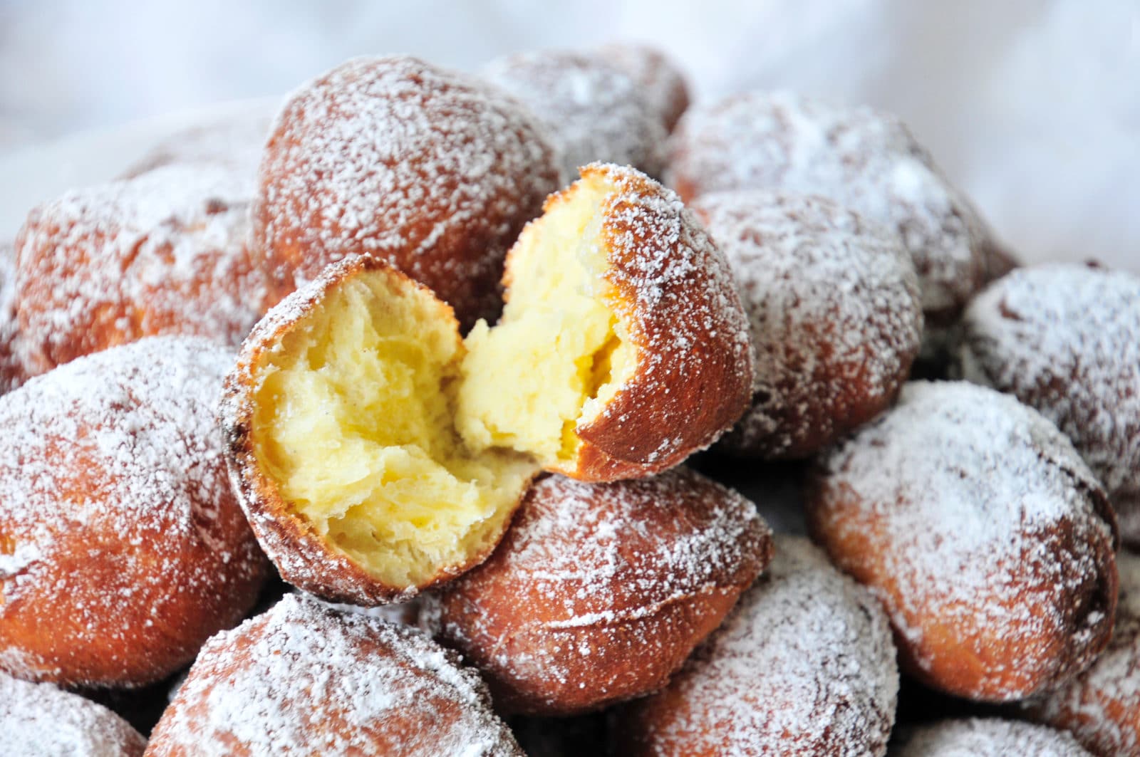 „Gogosi“ – süße, leckere rumänische Krapfen in drei Varianten