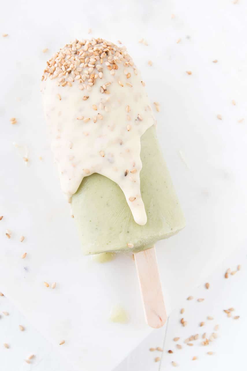 Matcha Eis mit Sesamkruste