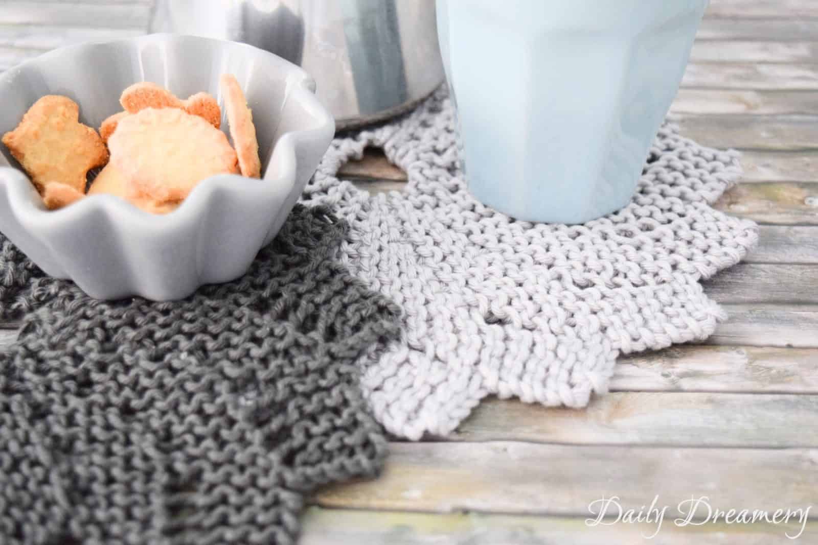 Gestrickte Untersetzer in Sternform