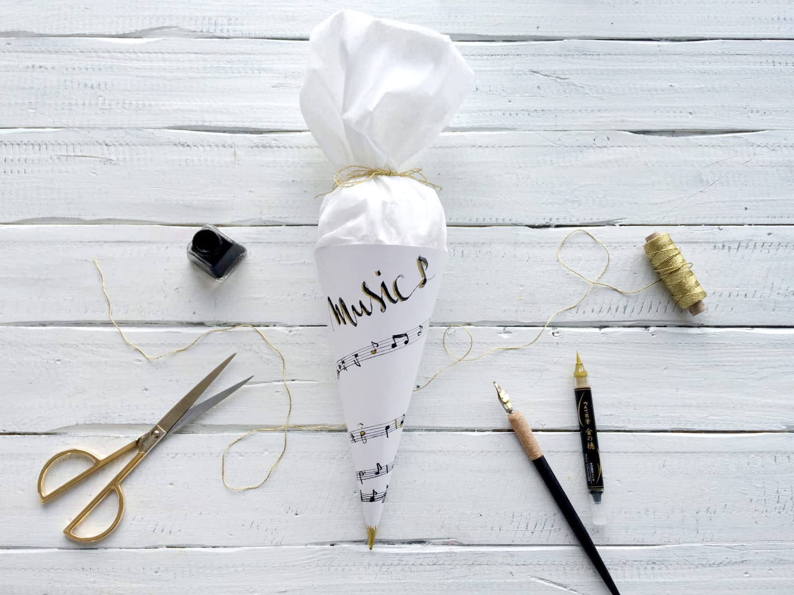 Schultüte für das Geschwisterkind – DIY mit Feder & Tinte