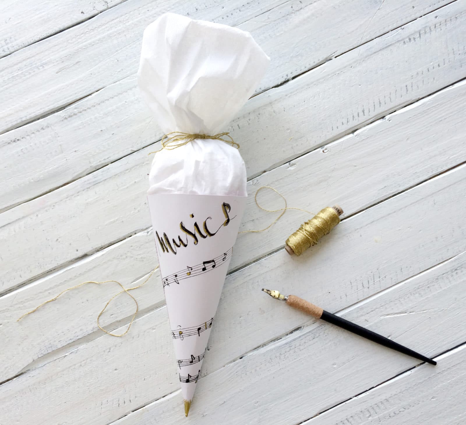Schultüte für das Geschwisterkind – DIY mit Feder & Tinte