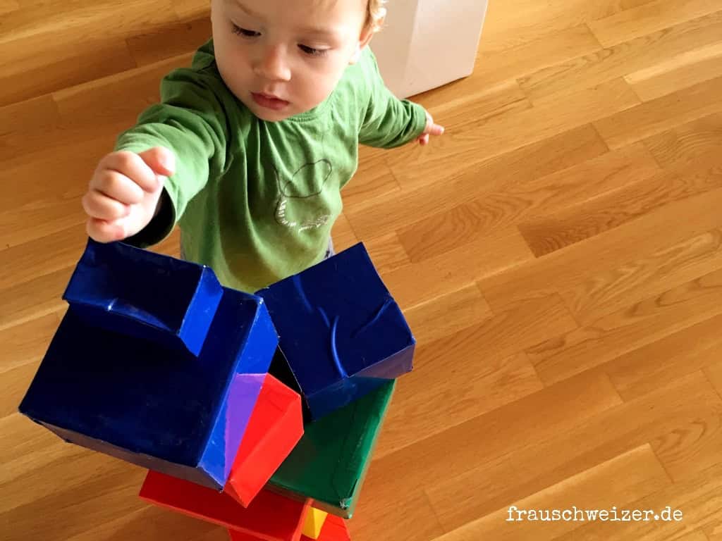 große Bausteine für kleine Kinder