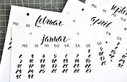 Fotokalender mit handgeletterten Seiten & Freebies dazu