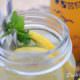 Fruchtig-saurer Zitronensirup mit Basilikum