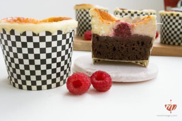 New York Cheesecake Cupcakes mit Brownieboden &amp; Himbeeren | Mohntage