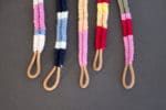 Armbändchen aus umwickeltem Lederband