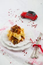 „Käse-Waffeln mit Pflaumenkompott und karamellisierten Walnüssen!“