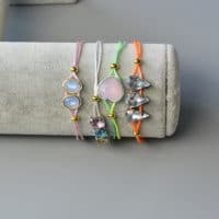 Wie kann man Multi-Armbänder mit Nylonfaden und bunte Perlen