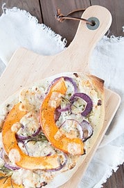 Herbstliche Pizza mit Kürbis