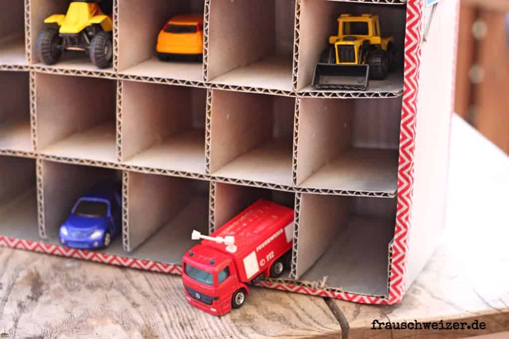 Parkhaus für Spielzeugautos