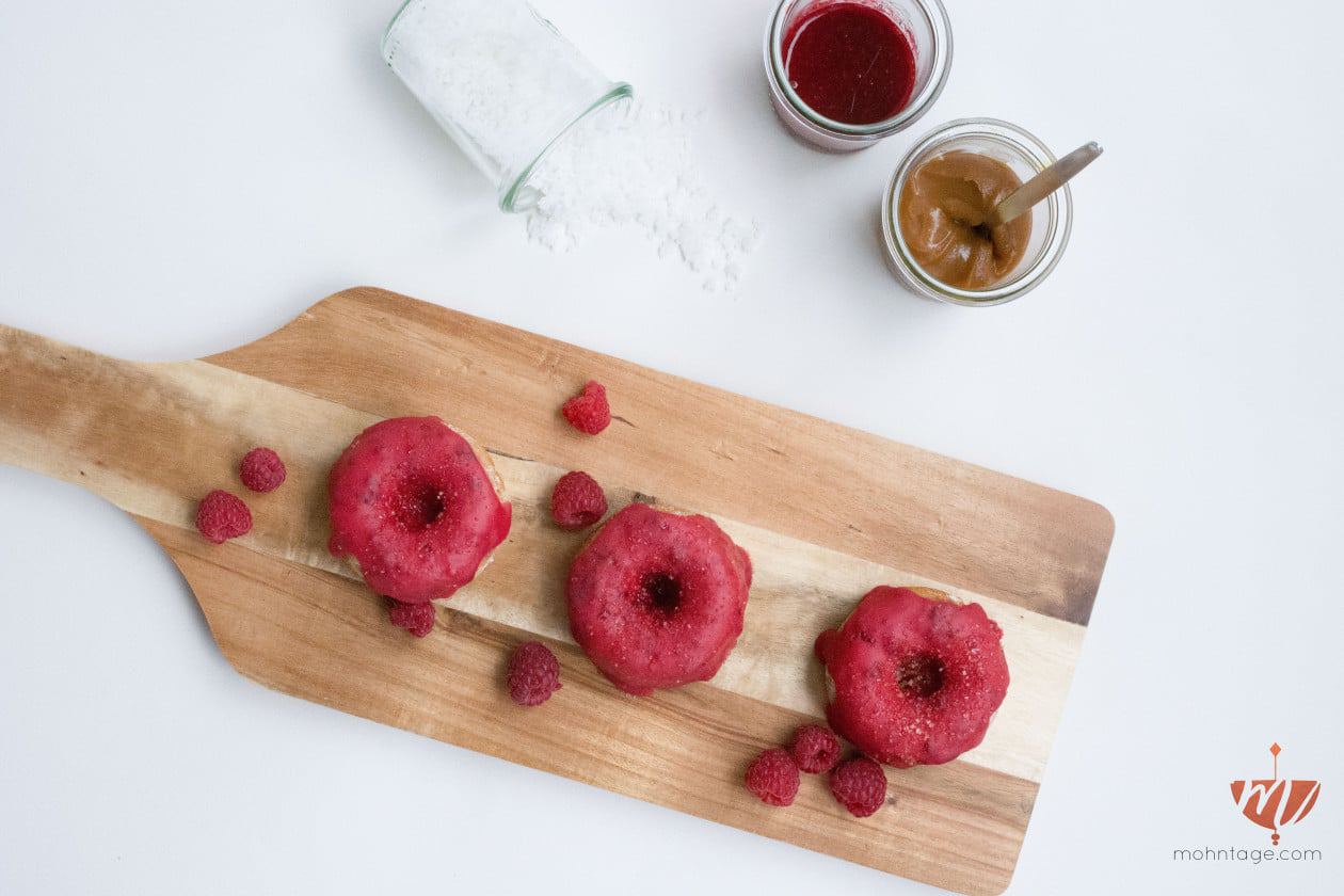 Donuts mit Salzkaramell & Himbeerfrosting | Mohntage