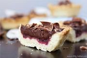 Vegane Schoko-Törtchen mit Fruchtspiegel