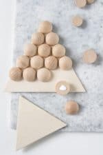 DIY: Geometrische Untersetzer aus Halb-Holzkugeln