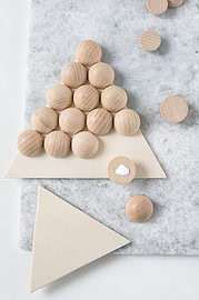 DIY: Geometrische Untersetzer aus Halb-Holzkugeln