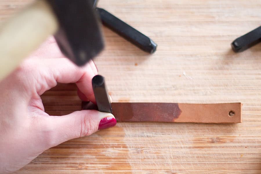 SCHLÜSSELANHÄNGER AUS LEDER – DIY GESCHENK FÜR IHN