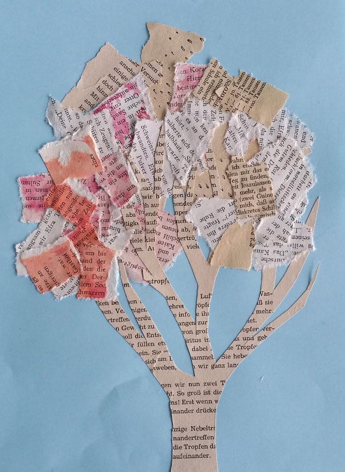 Für Bücherbegeisterte Herbst Collage aus Buchseiten