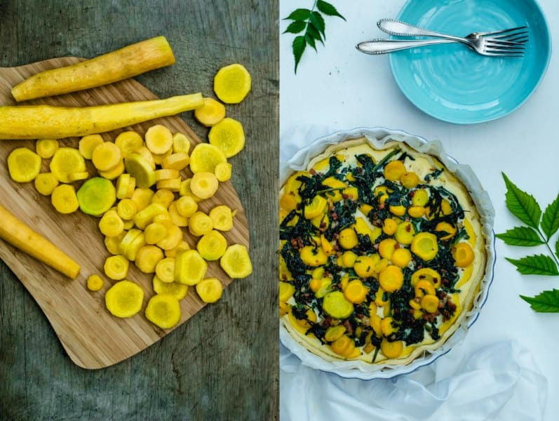 Quiche mit frischem Spinat, Zucchini und gelben Möhren