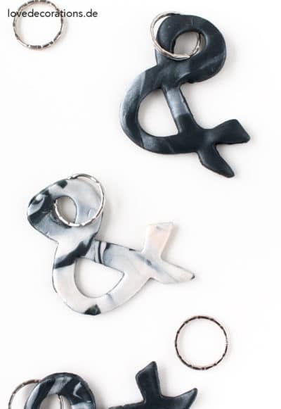 DIY marmorierte Schlüsselanhänger