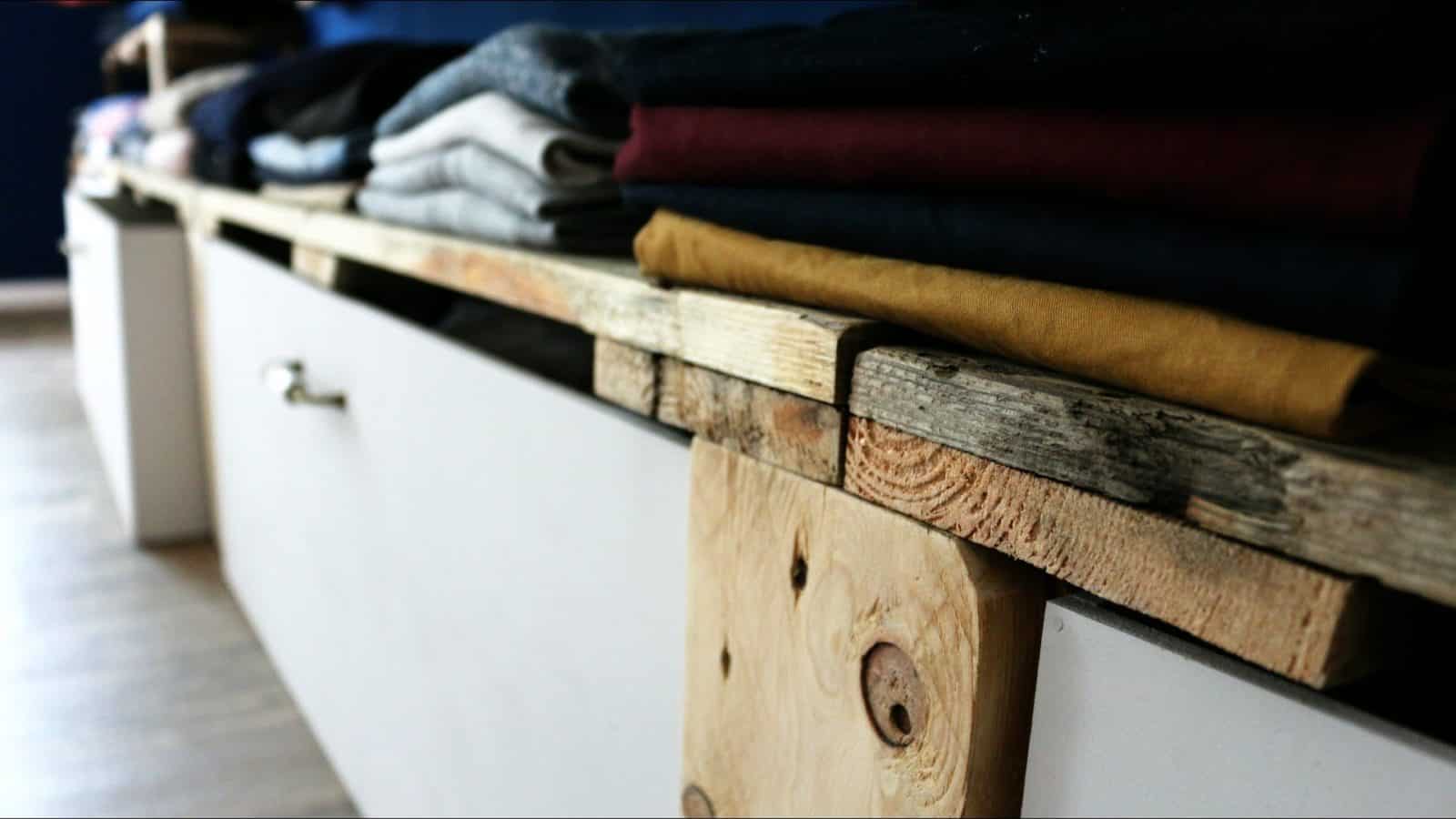 Schranksystem aus Paletten selber bauen