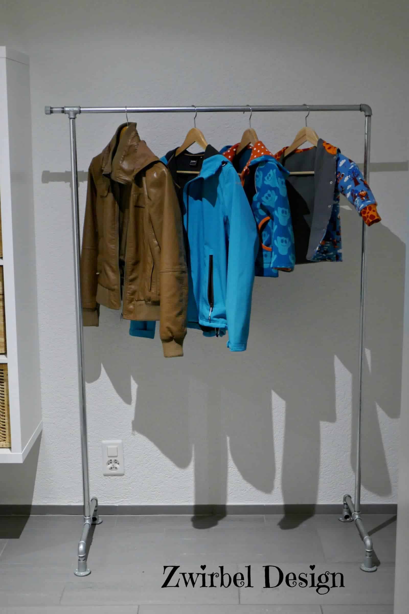 Garderobe aus Wasserrohren bauen