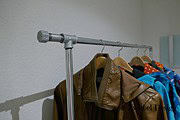 Garderobe aus Wasserrohren bauen
